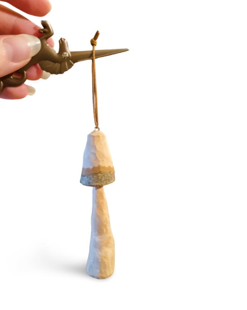 H�ndsnittet tr�ornament i massivt tr�