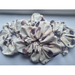 Stor blomstret scrunchie