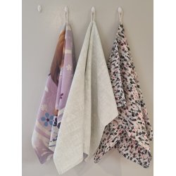 Hndsyet Viskestykke med Delikat Lyserd Blonde og Stilfulde Striber