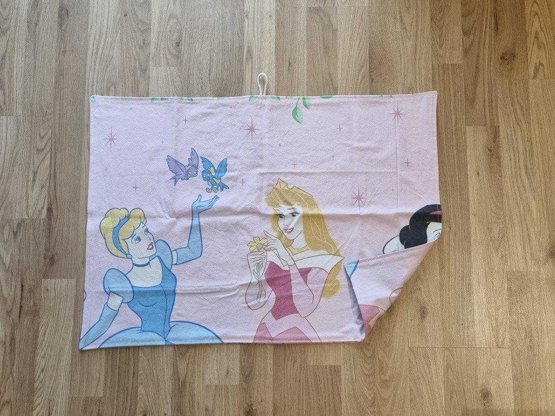 Hndsyet Viskestykke med Prinsesser