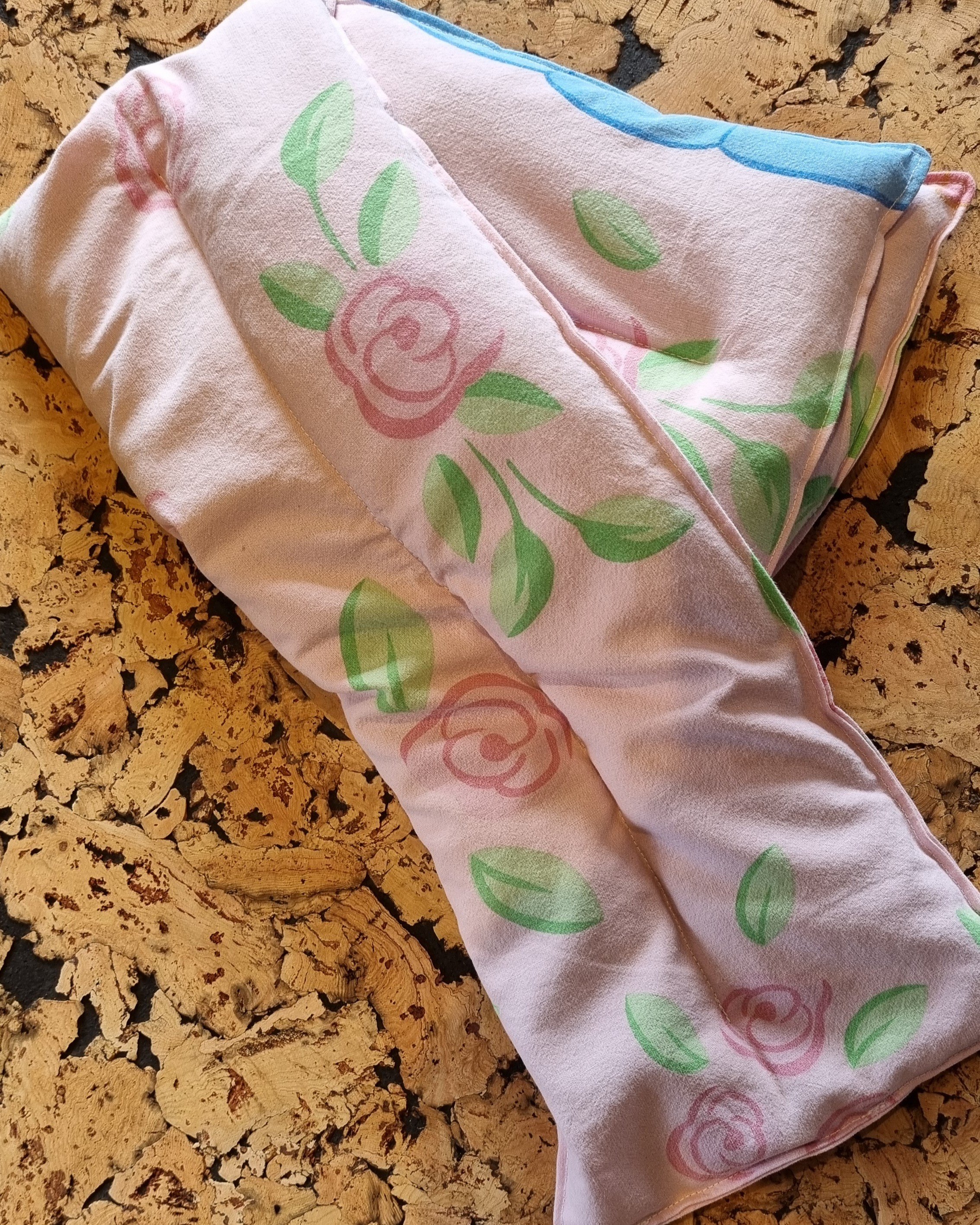 Hndlavet Hvedekerne Varmepude  Lyserd med Blomster &#127800;&#10024;