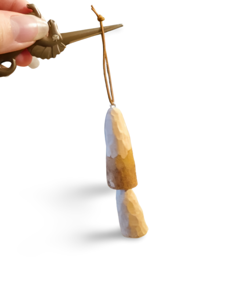 H�ndsnittet tr�ornament i massivt tr�