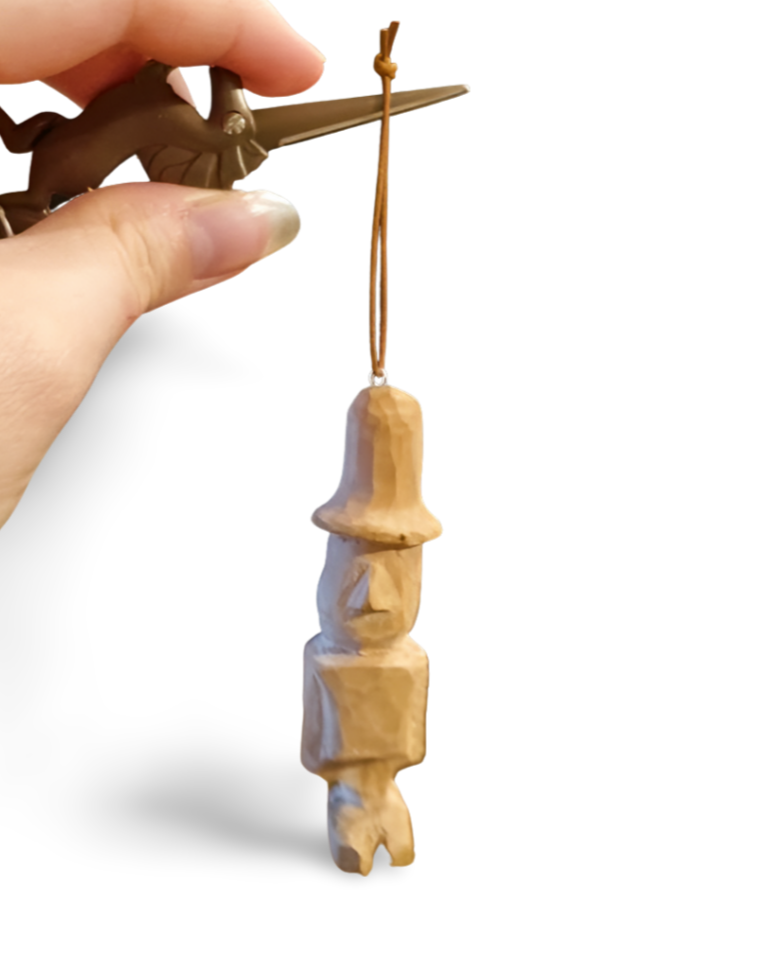 H�ndsnittet tr�ornament i massivt tr�