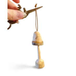 H�ndsnittet tr�ornament i massivt tr�